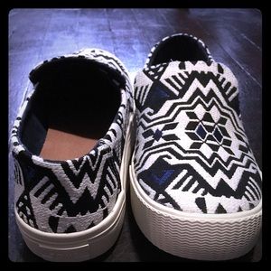 Toms printed slip ons. Size 8.5. Never Worn.